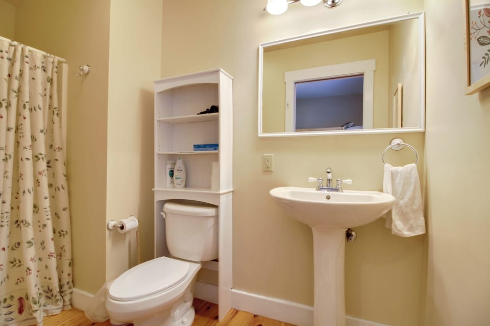 Full Bathroom
