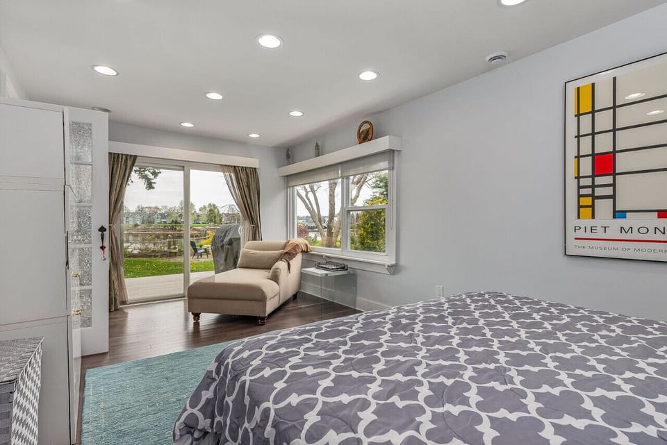 Second bedroom with sliding doors to the deck and sitting area