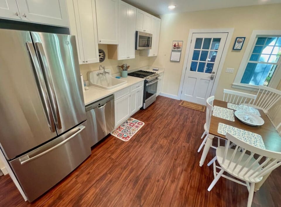 Fully supplied kitchen with seating area and guest amenities