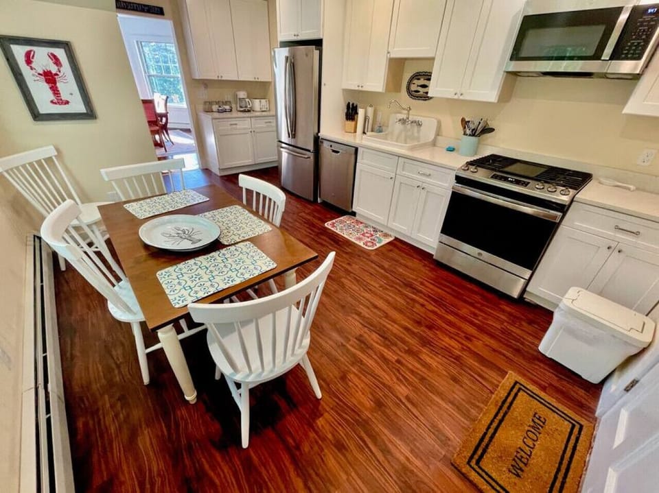 Fully supplied kitchen with seating area and guest amenities