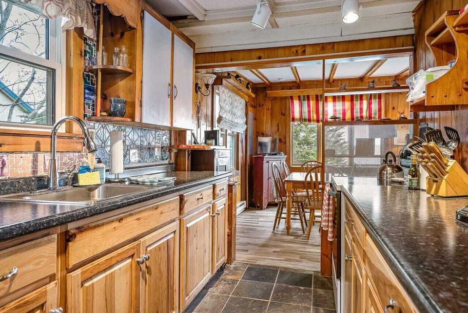 Open concept kitchen and dining area with guest amenities