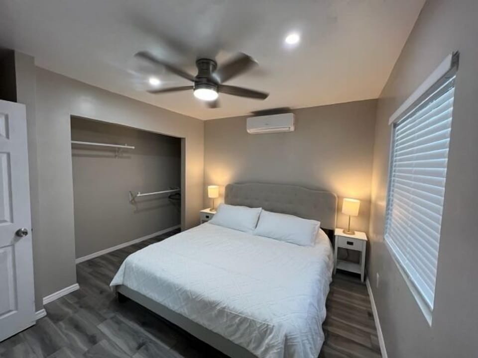 Kingsize bed with night stands and HVAC