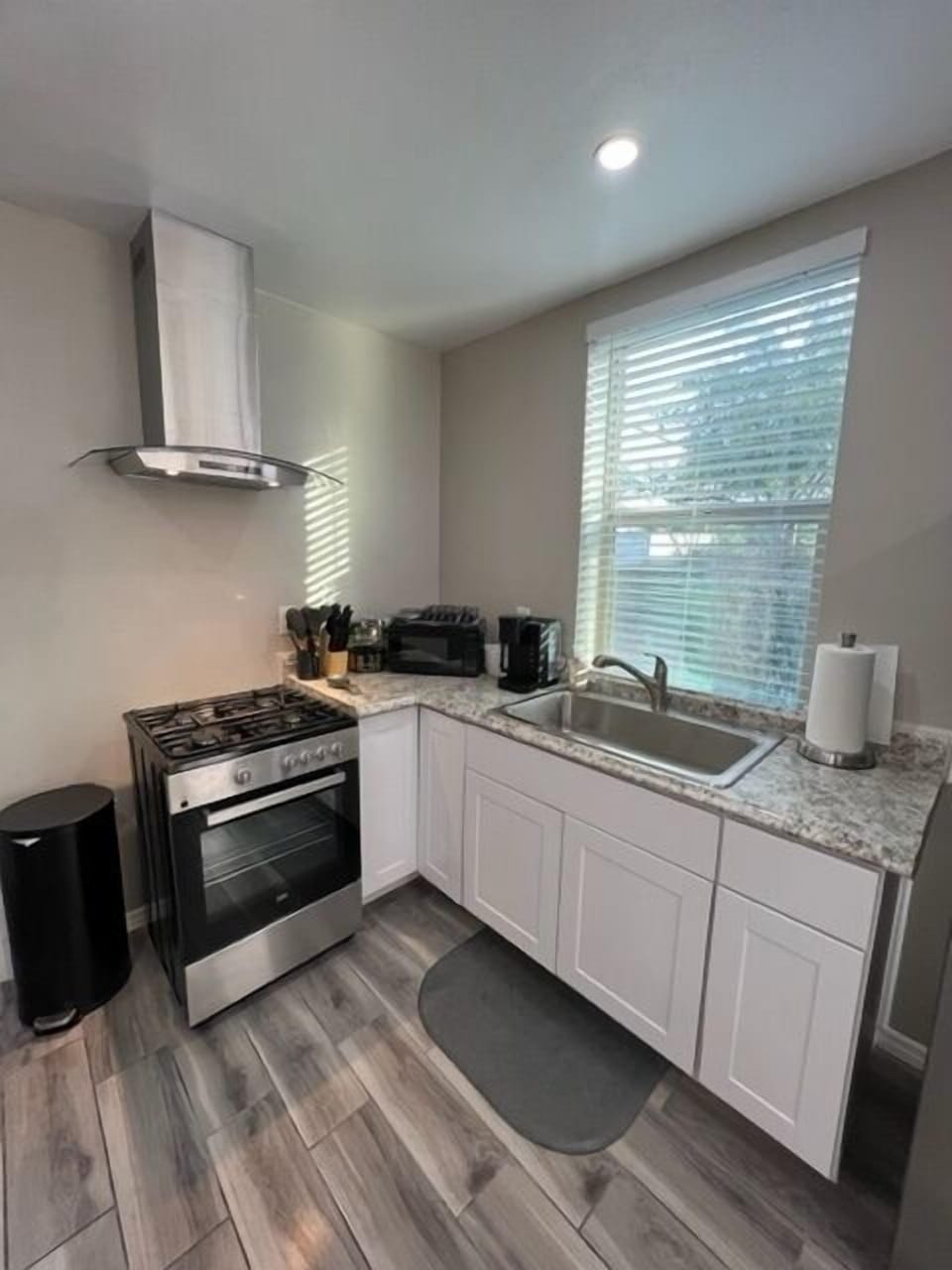 Full Kithen with gas stove and refrigerator