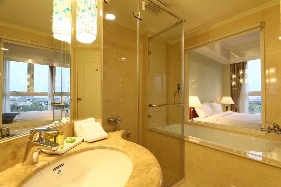 Superior Double Room, 1 Queen Bed | Bathroom | Separate tub and shower, deep soaking tub, rainfall showerhead