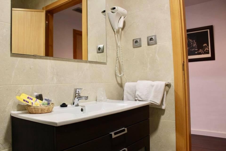 Shower, free toiletries, hair dryer, towels