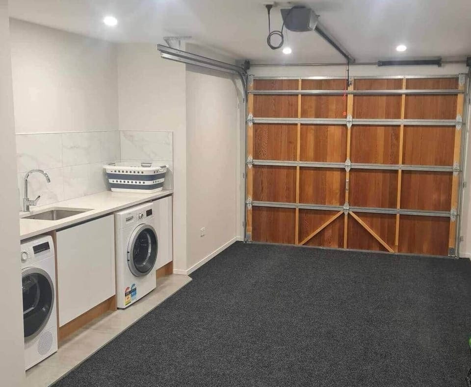 Garage parking & laundry (washer, dryer)
