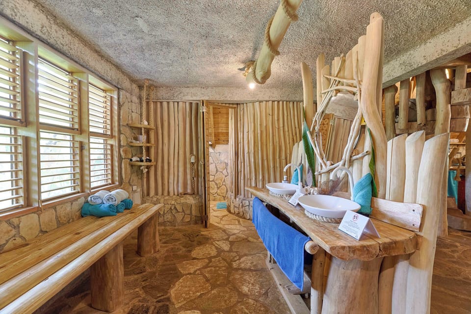 CHALET TROPICAL Hotel & Pool Bar Restaurant Bed and Breakfast in Las Galeras