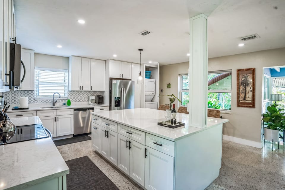 House, 2 Bedrooms | Private kitchen | Fridge, oven, coffee/tea maker