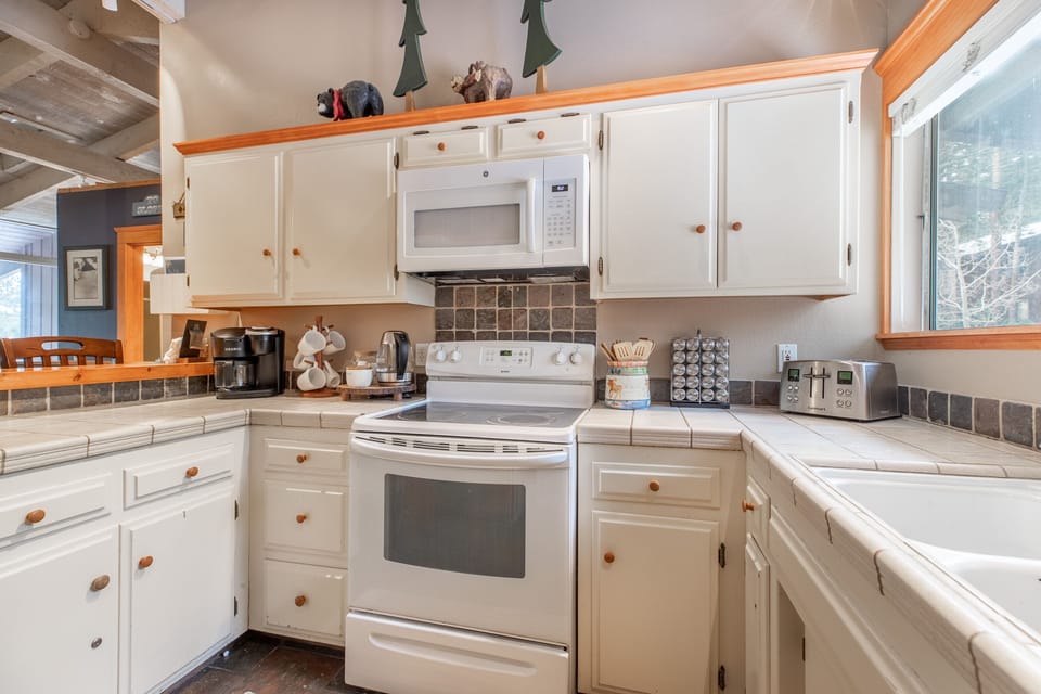 Enjoy the coffee and tea bar in the kitchen and plenty of cooking essentials.