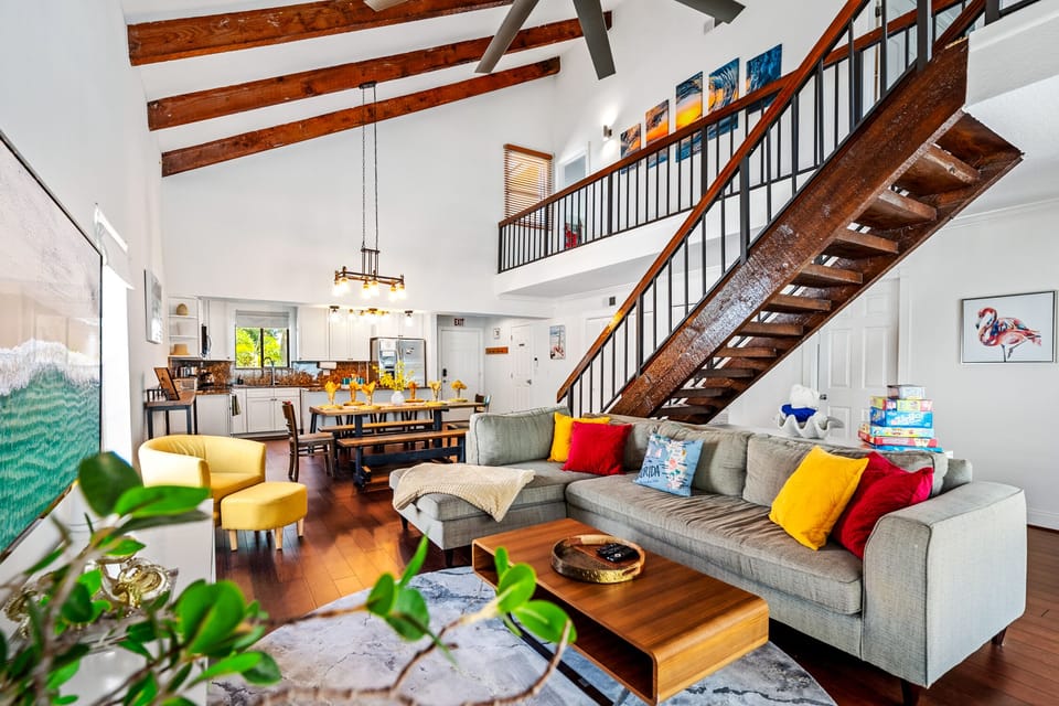 Stunning vaulted ceilings & cozy seating, unwind in style & comfort!