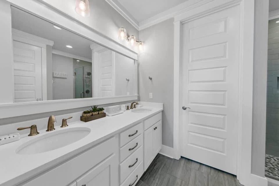 2nd Floor King Suite Private Bath