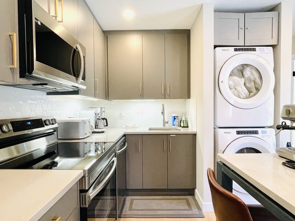 Full kitchen