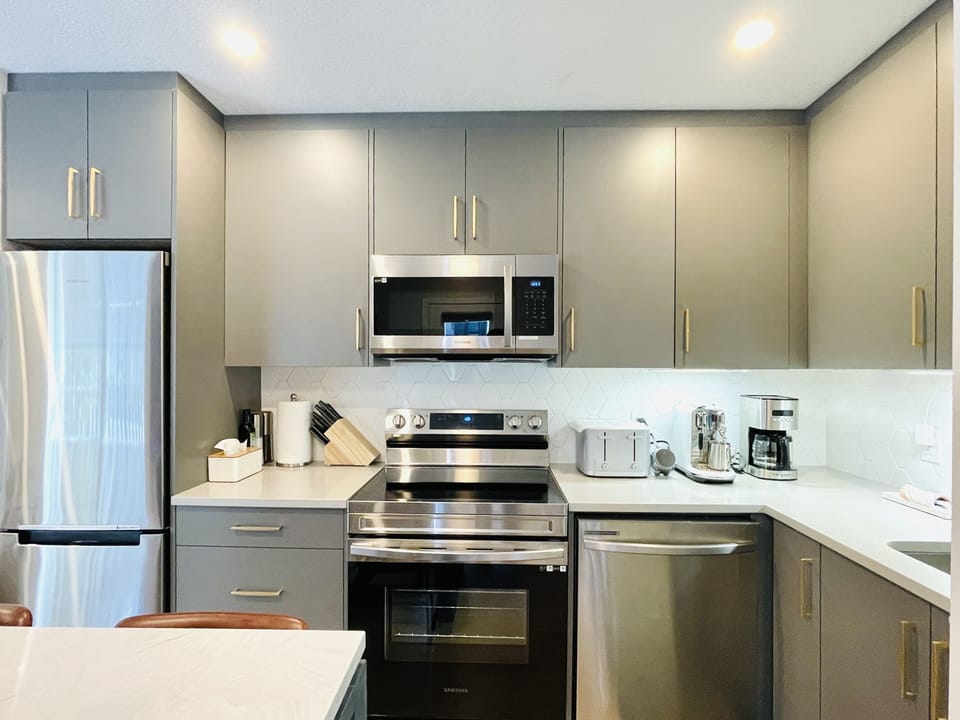 Full kitchen