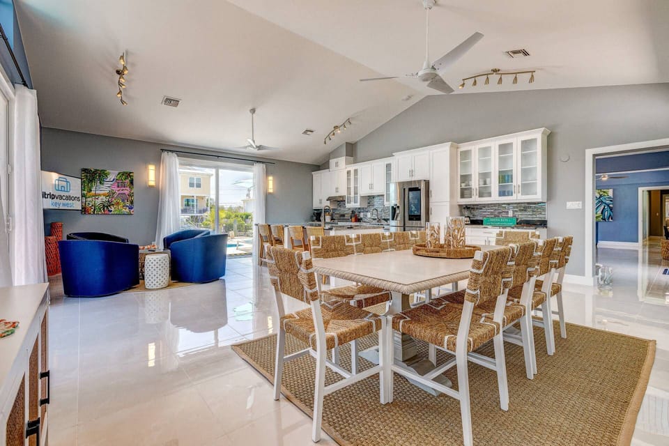 Plenty of seating is available for your family meals inside the cozy atmosphere of Bristol Keys.