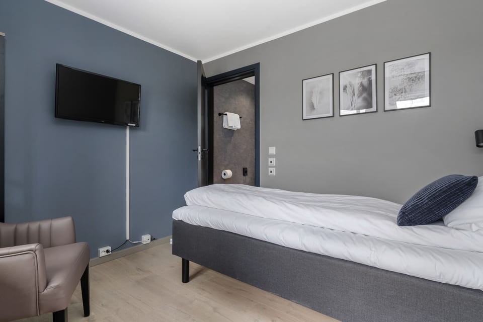 Standard Single Room | Free WiFi, bed sheets