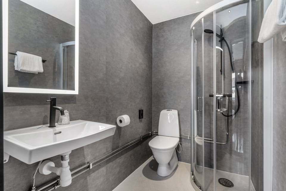 Shower, heated floors, towels, soap