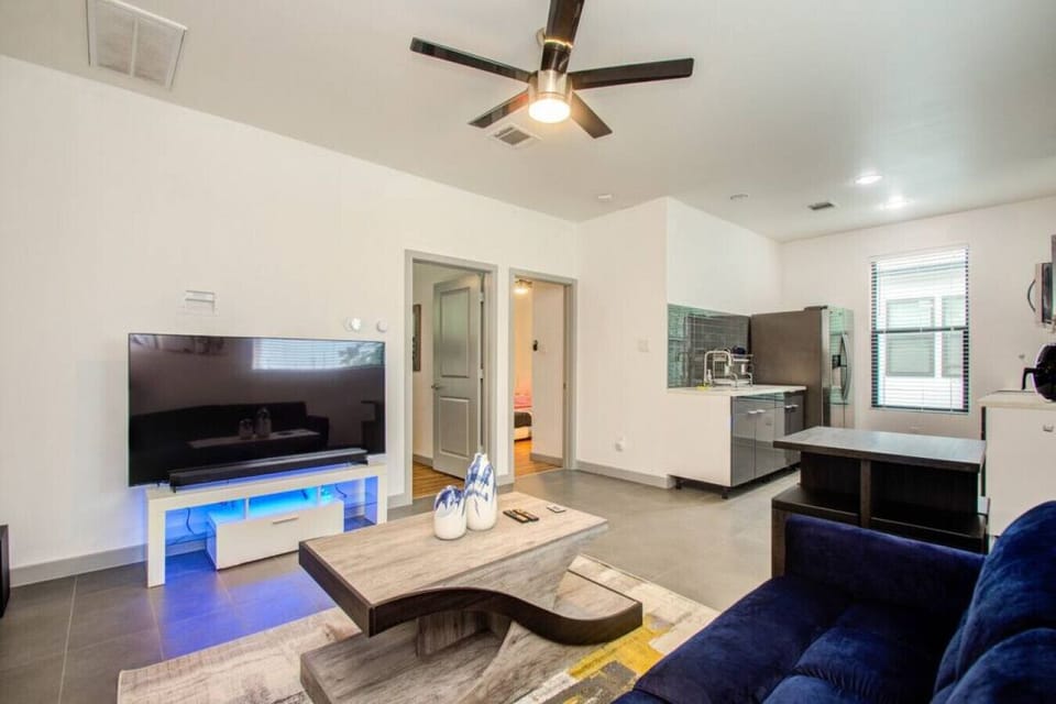 2nd Living Room Backhouse