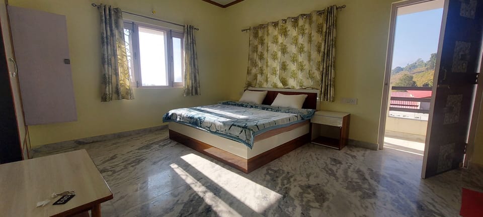 Laptop workspace, free WiFi, bed sheets