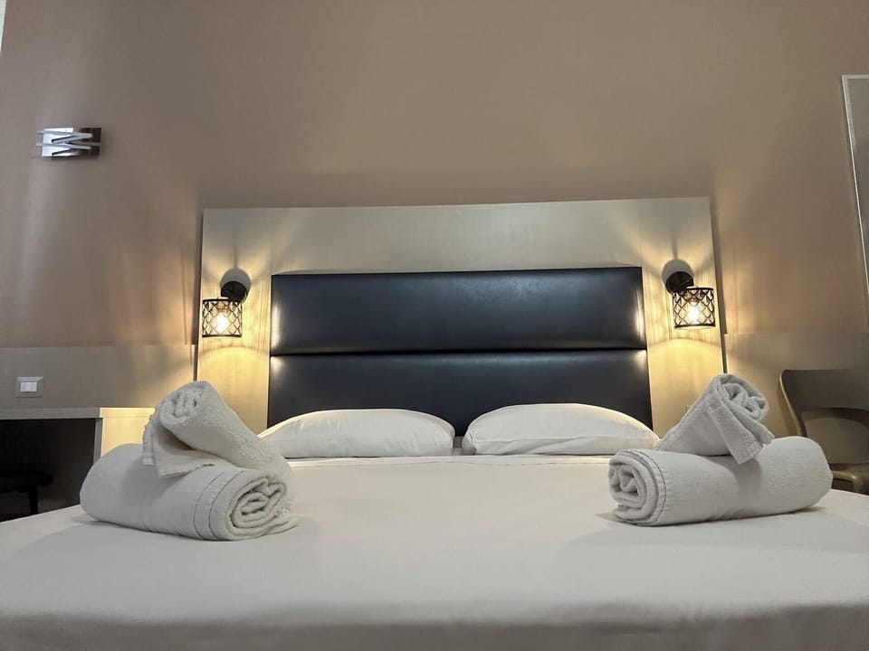 Superior Double or Twin Room | In-room safe, desk, blackout drapes, free WiFi