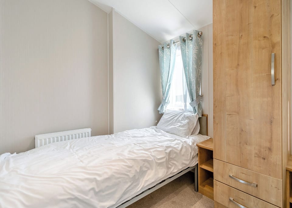 Bedroom, Bed