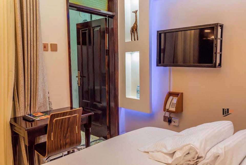 Deluxe Room | Individually decorated, individually furnished, desk, laptop workspace