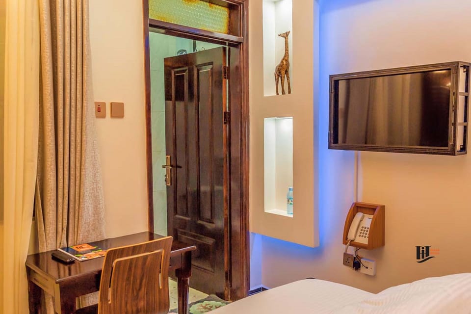 Deluxe Room | Individually decorated, individually furnished, desk, laptop workspace