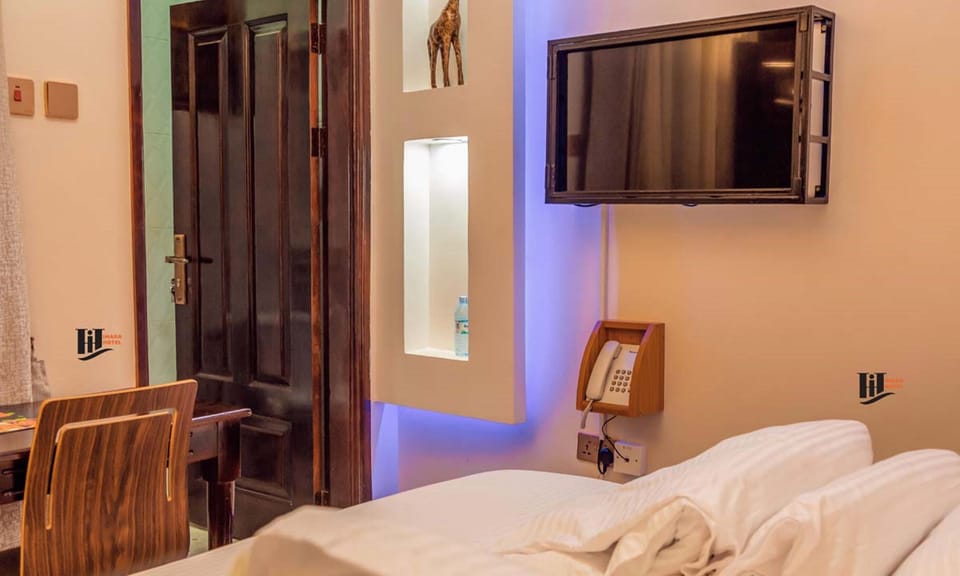 Deluxe Room | Individually decorated, individually furnished, desk, laptop workspace