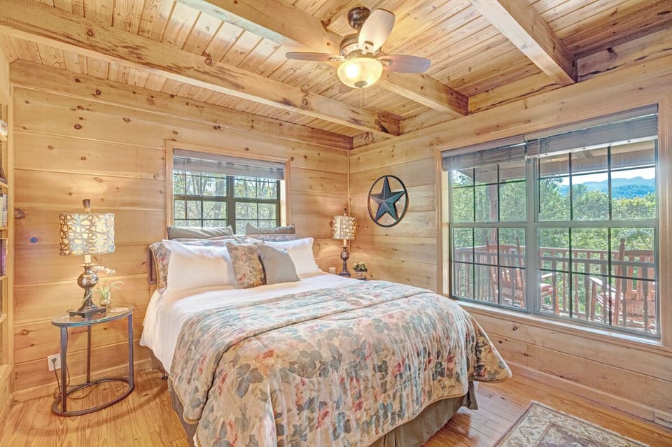Primary Bedroom---Queen Size Bed, Main Floor
