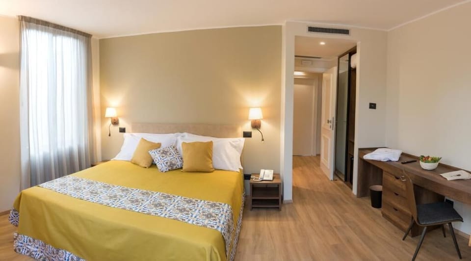 Superior Room | Minibar, in-room safe, desk, free WiFi