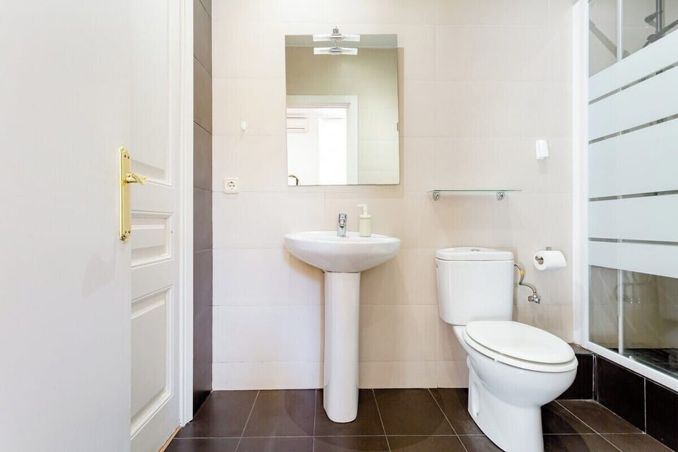 Casa Lolita Guesthouse Bed and Breakfast in Barcelona
