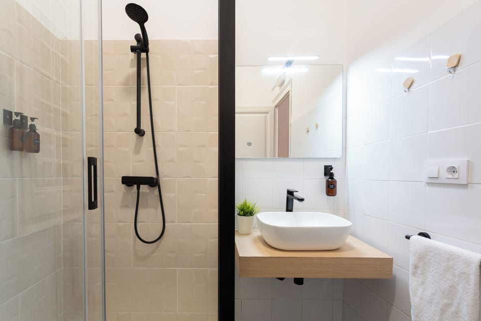 Casa Lolita Guesthouse Bed and Breakfast in Barcelona