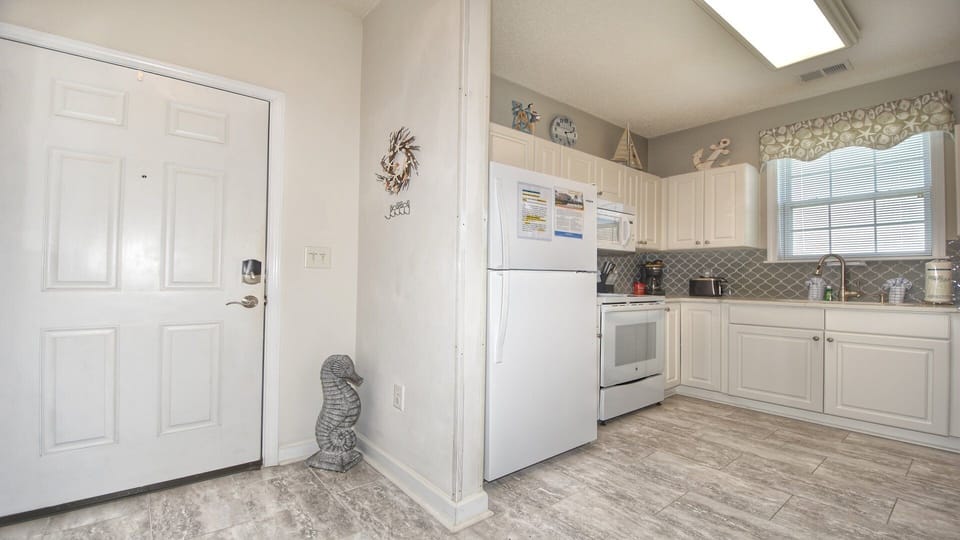 Entry/Kitchen