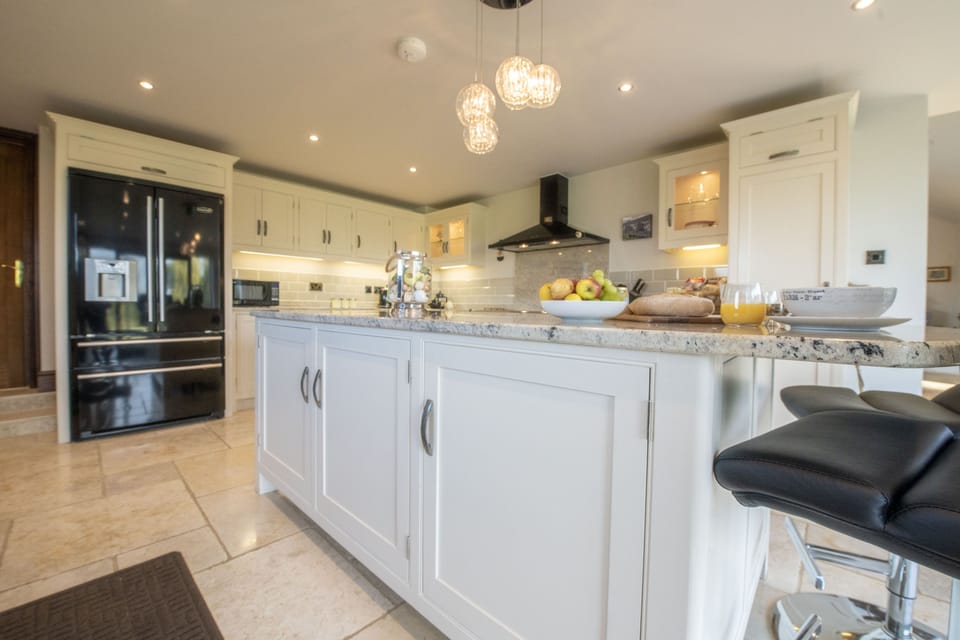 Ground floor: Well-equipped kitchen with island