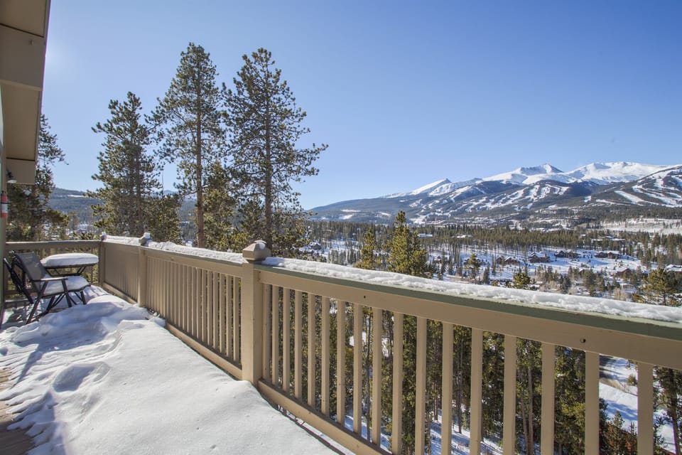 Upper level balcony with panoramic mountain views