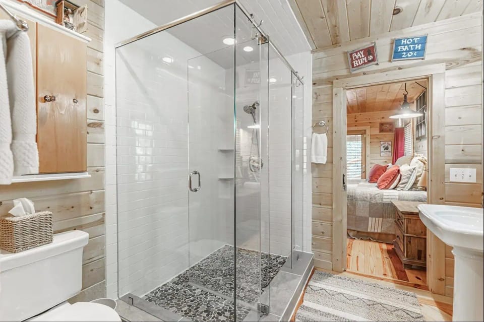 Powdermill Hill Cabin 3 Bedroom Cabin by RedAwning Cabin in Gatlinburg