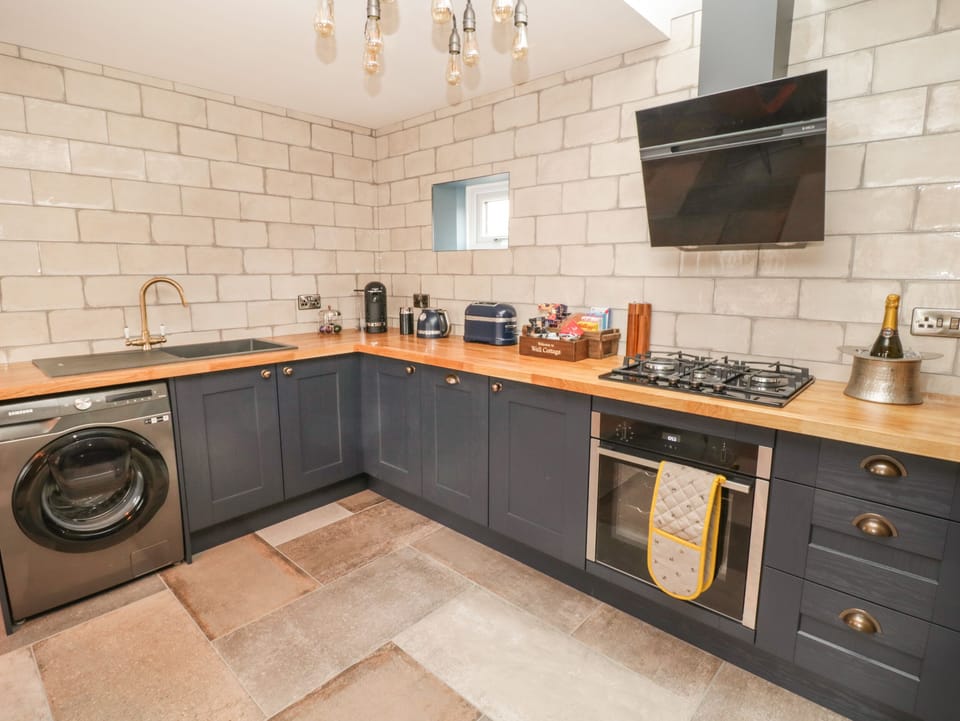 Fridge, dishwasher, electric kettle, toaster