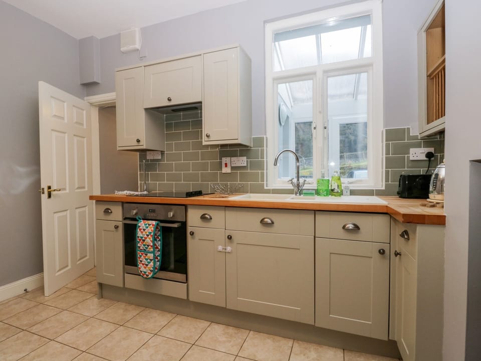 Fridge, dishwasher, electric kettle, toaster