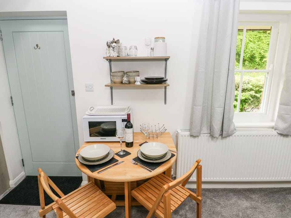 Cottage | Dining