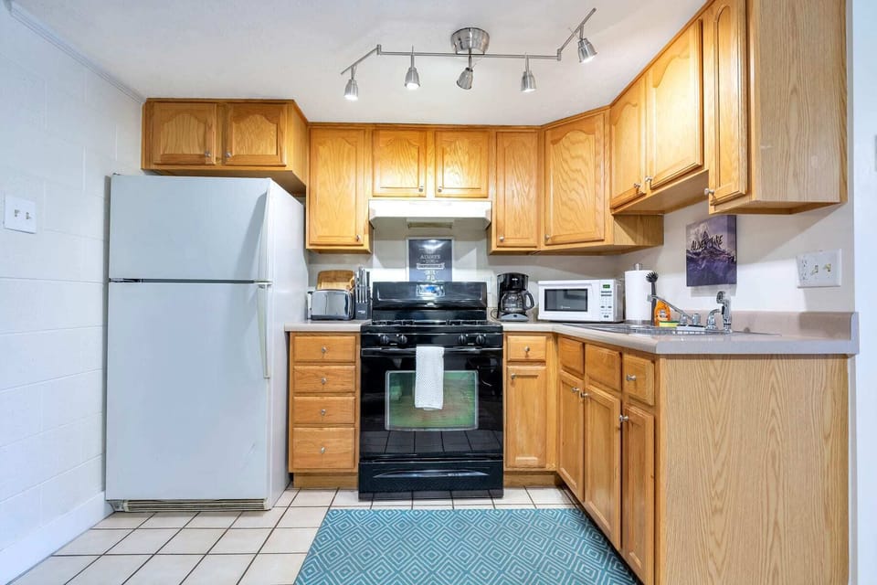 Cozy Canyon Rim Apt Kitchen