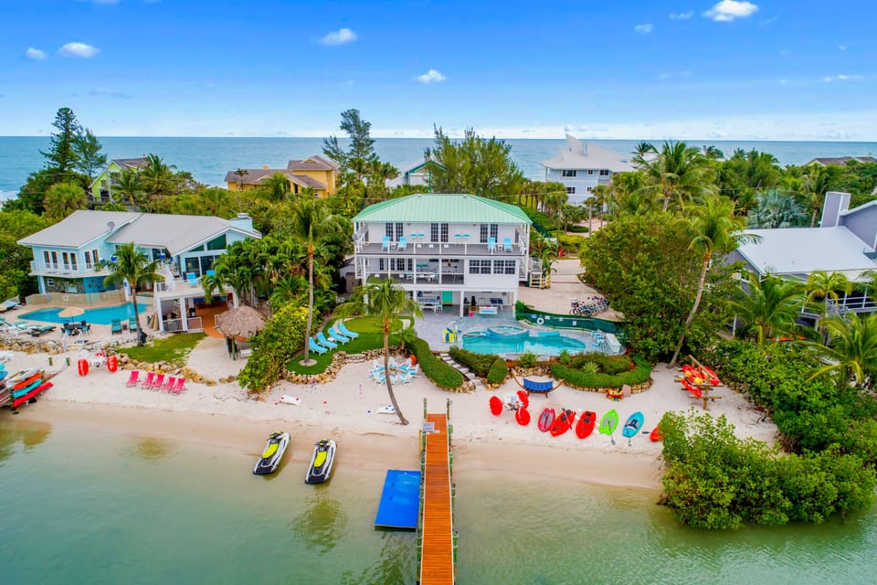 Riverfront at Aquarius South with heated pool and spa, private dock, and more!