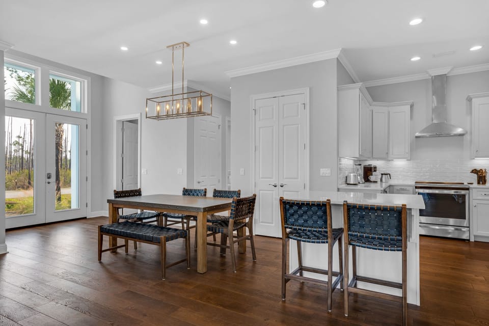 Dining plus eat-in bar seating