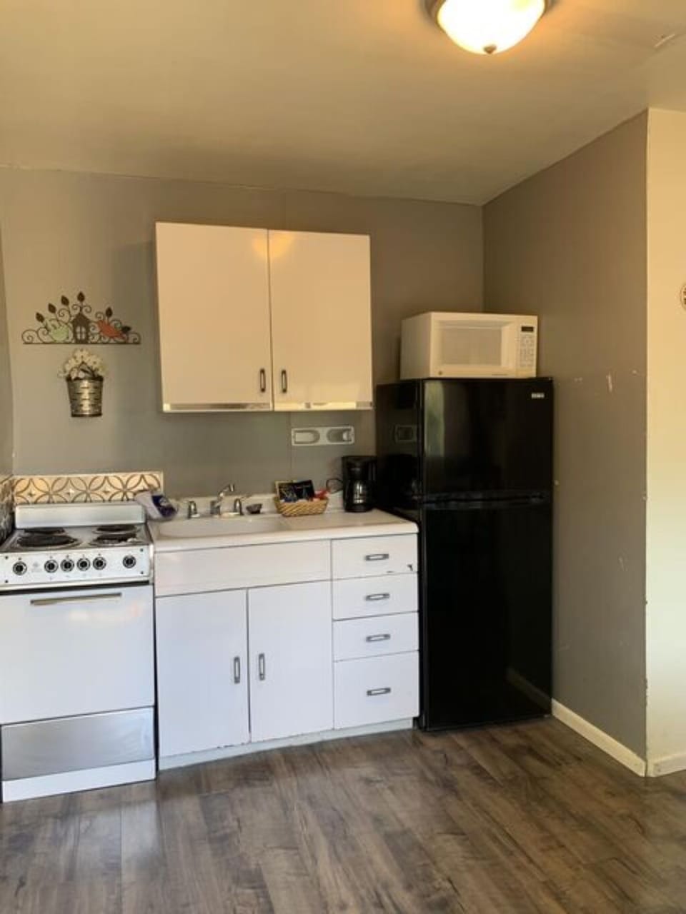 Full kitchen