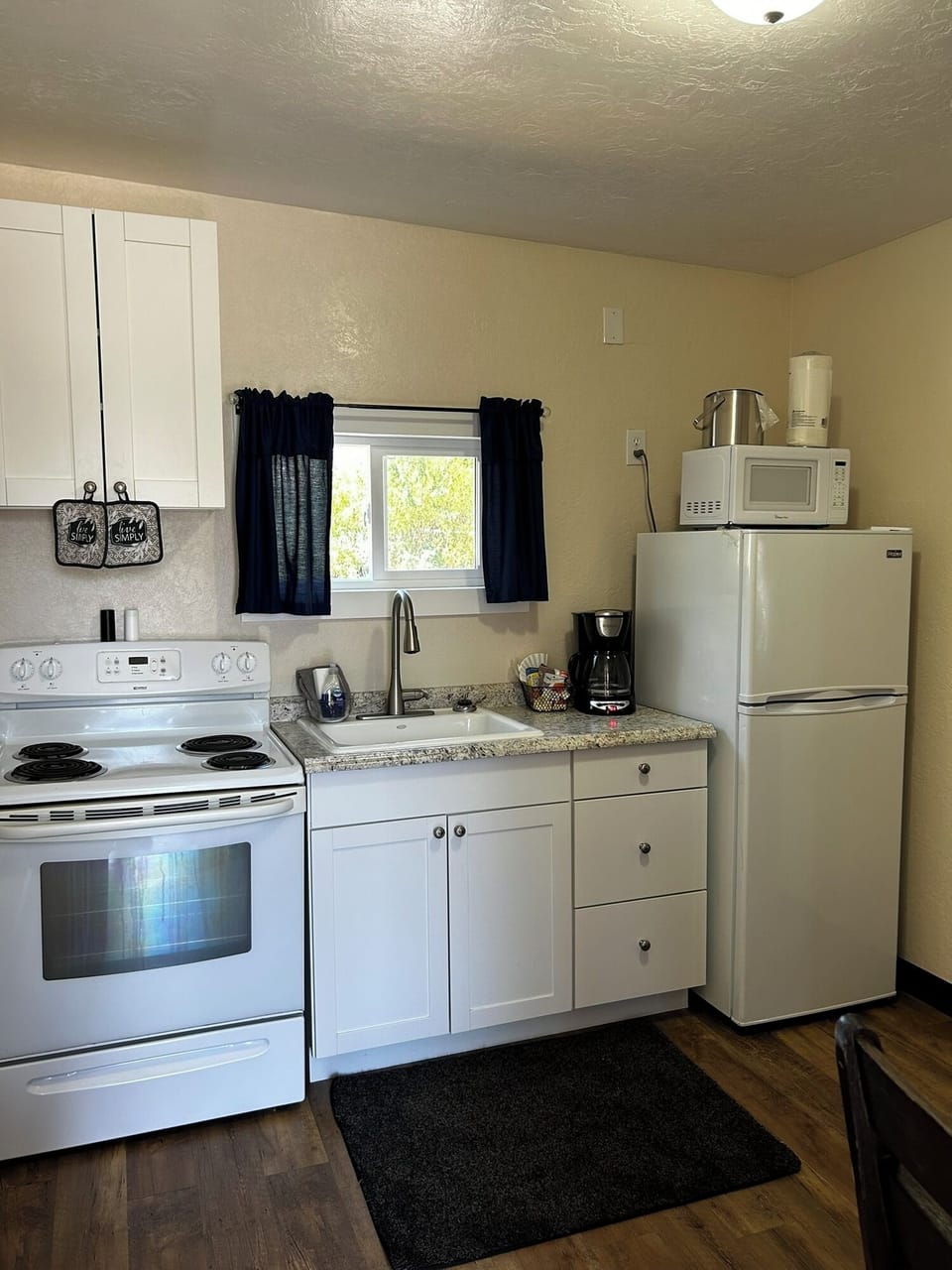 Full kitchen