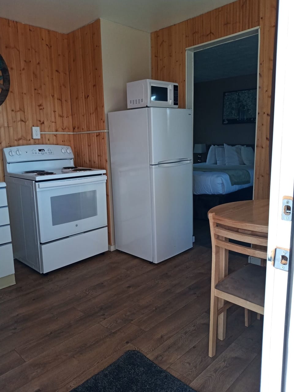 Full kitchen