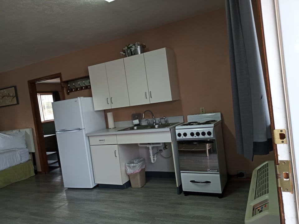 Full kitchen