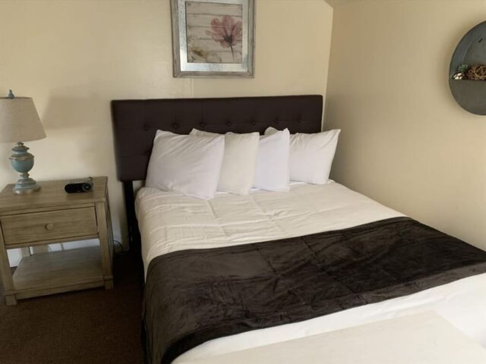 Upstairs bedroom with queen bed