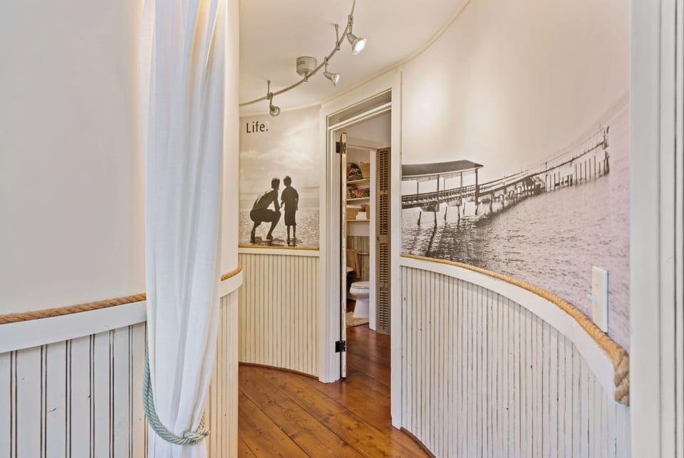 Hall to main bedroom and hall bathroom