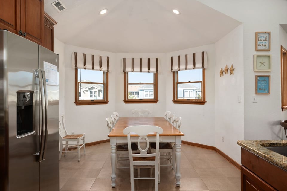 CP33: Purple Dandelion | TL Dining Area, Seating for 10