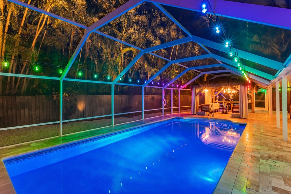 Fully screened and heated outdoor saltwater pool 14'x28' and tiki-style gazebo