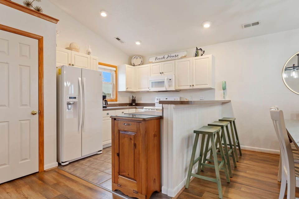 Whip up something delicious in the modern Kitchen with a Breakfast Bar for additional seating!